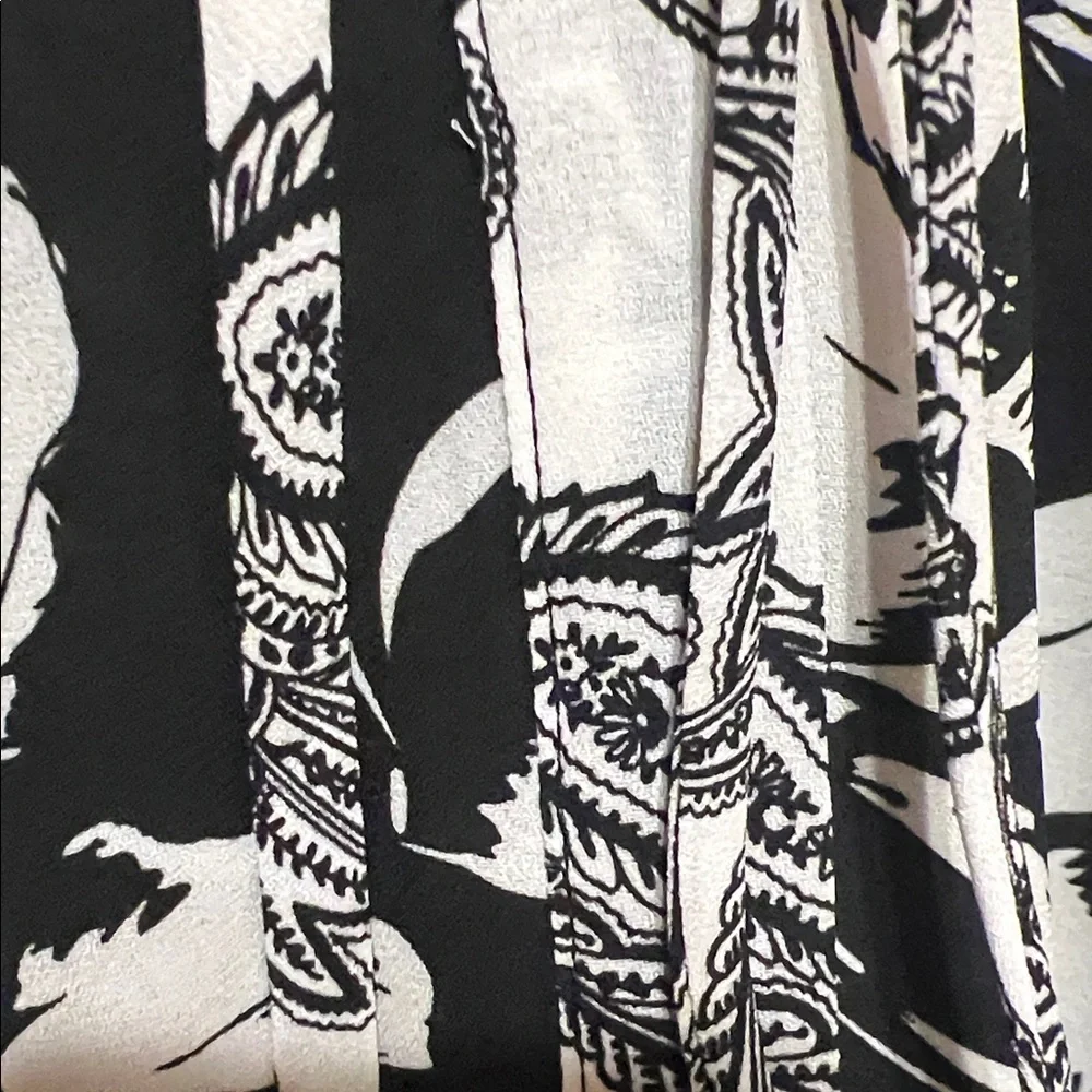 White House Black Market Black and White Floral Off-Shoulder Blouse - Picture 7 of 11